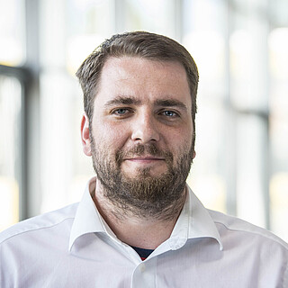 Dr. Stefan Becker: Institut